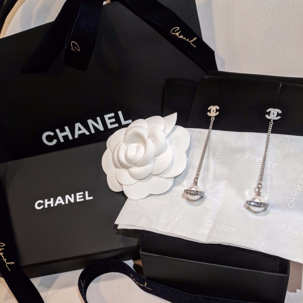 SOLD 🚫CHANEL PEARL CHAIN CRYSTAL CC DROP EARRINGS